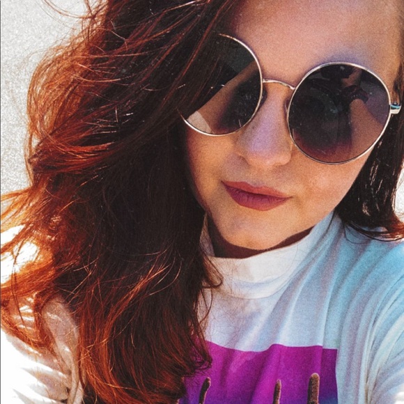 Meet your Posher, Chloe - Picture 4 of 6